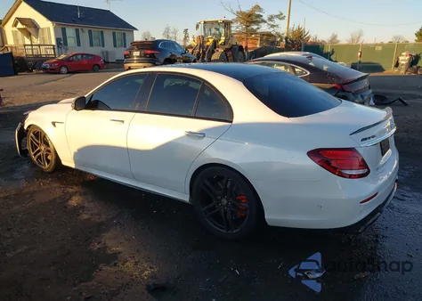 2018 Mercedes-Benz E-Class Amg E 63 S z USA, uszkodzony, nr VIN WDDZF8KB5JA380635